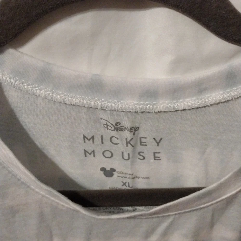 Disney, women's sleeveless top in extra large. - Picture 3 of 4